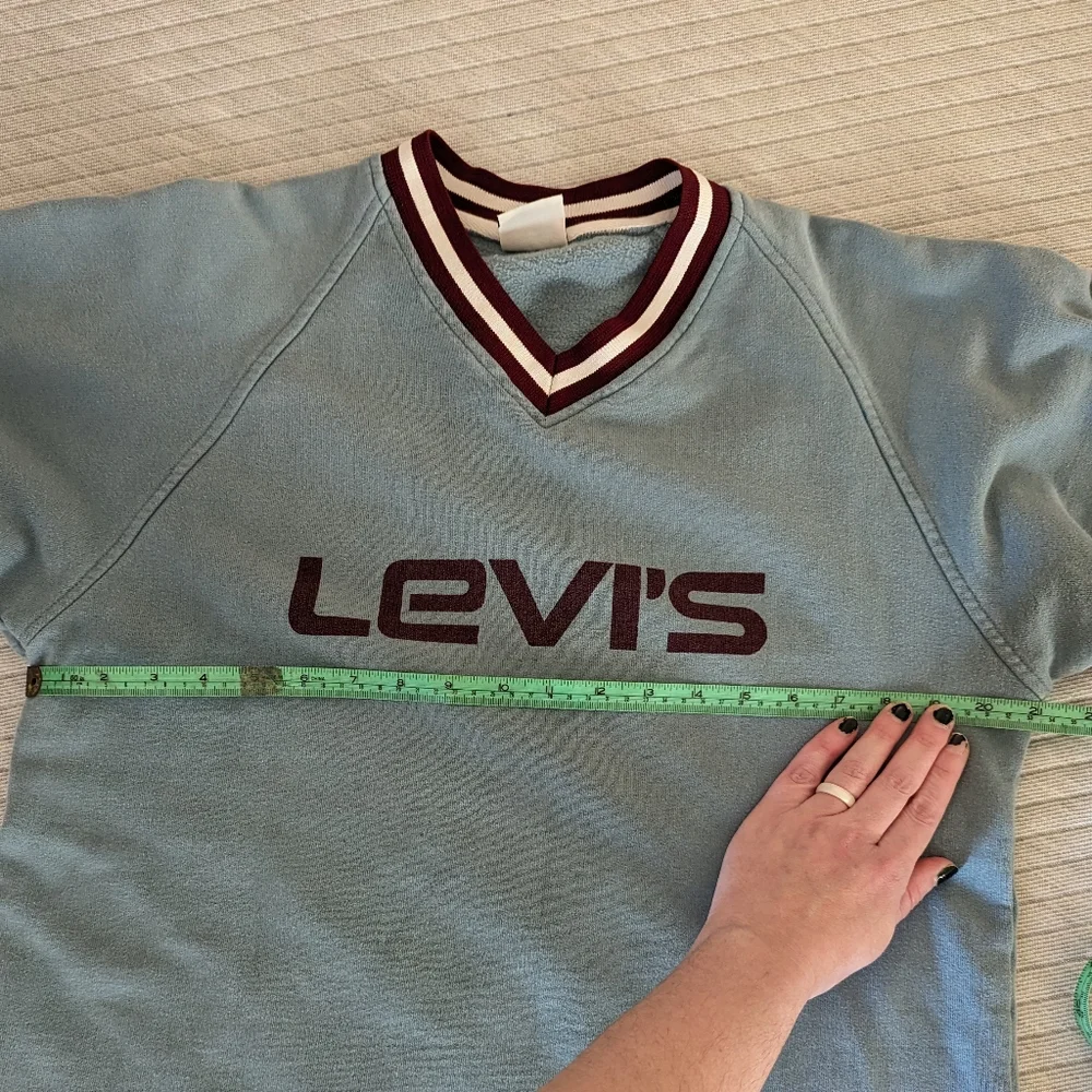 Vintage 1990s Levis Varsity Style Logo Sweatshirt Light Blue & Burgundy oversize - Picture 12 of 12